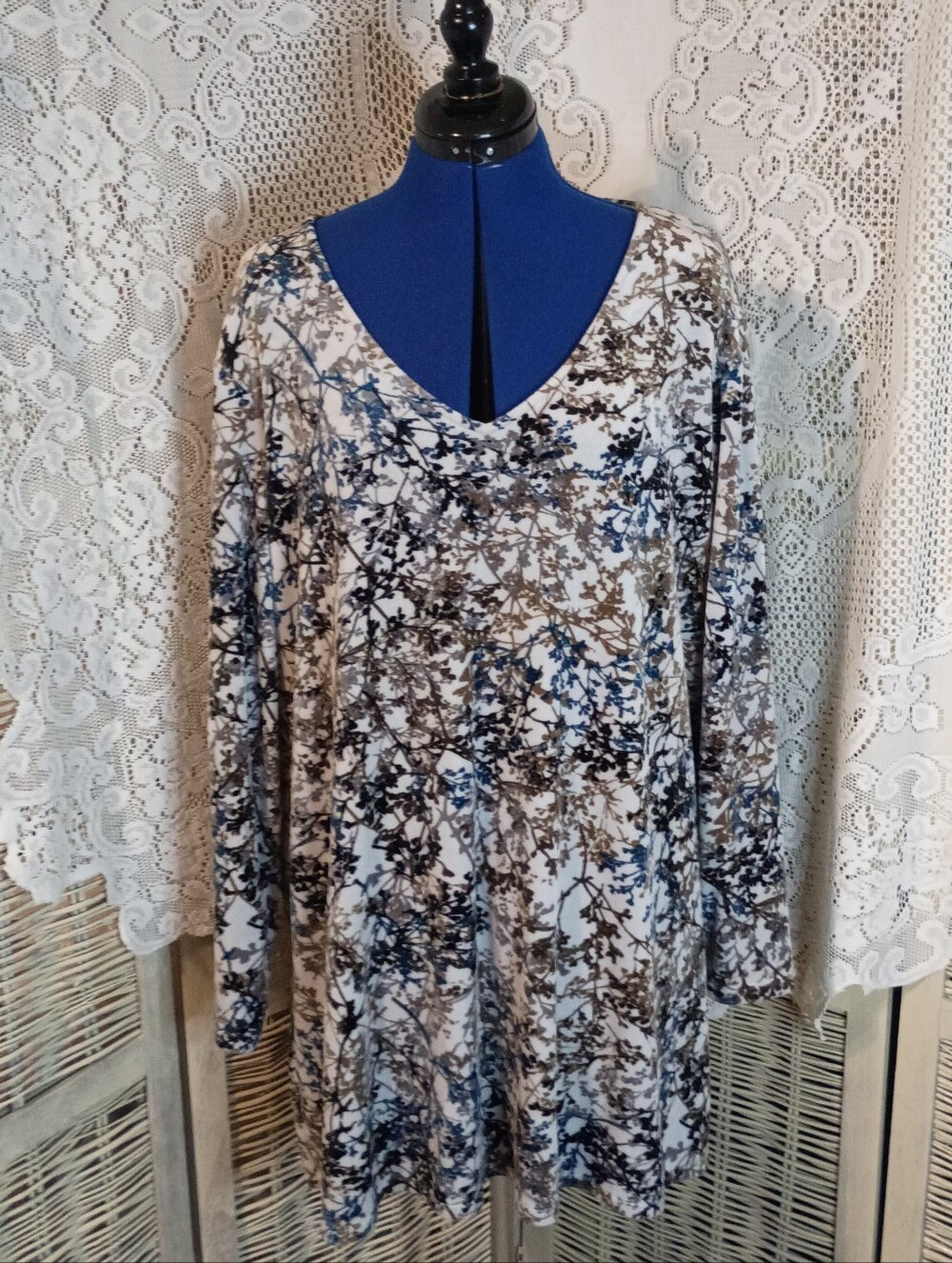 J. Jill V-Neck Long Sleeve Sweater Top in White, Blue and Brown